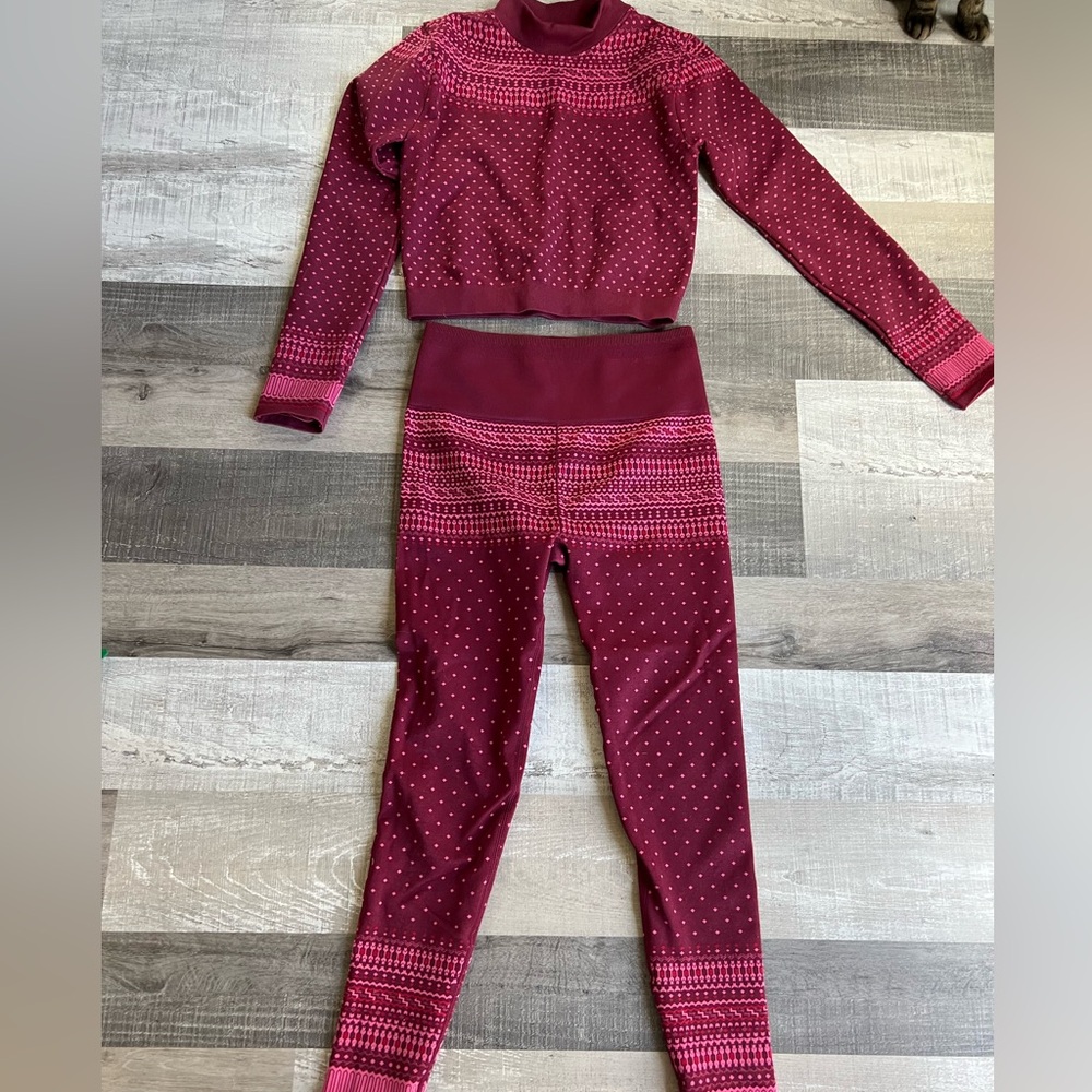 Fabletics Holiday Set Leggings and Top
